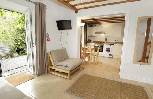 Crynant House | Llethryd Farm Cottage One