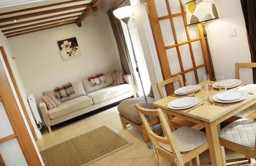 Crynant House | Llethryd Farm Cottage One