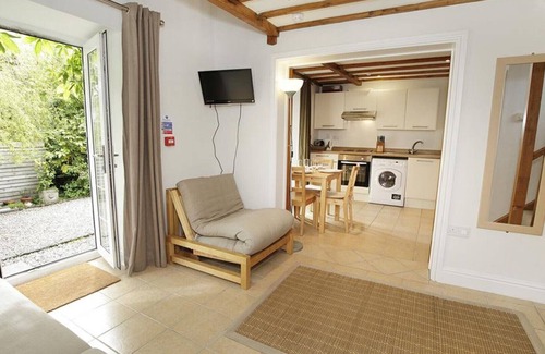 Crynant House | Llethryd Farm Cottage One