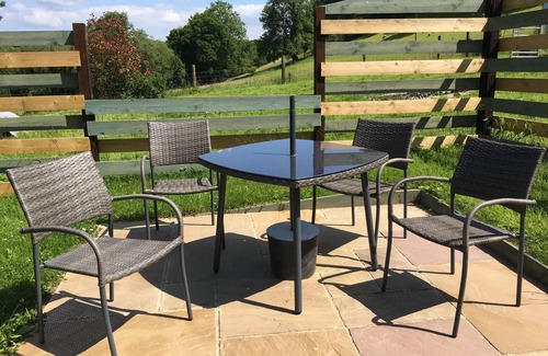 Whitland House | Lletty Bach - pet stays free - detached - parking - ideal location to explore