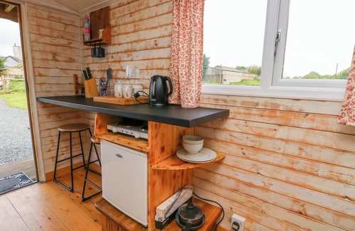 Brynrefail Cottage | LLETY LLANFAIR, romantic, character holiday cottage in Y Felinheli