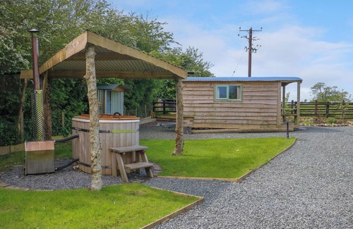 Brynrefail Cottage | LLETY LLANFAIR, romantic, character holiday cottage in Y Felinheli