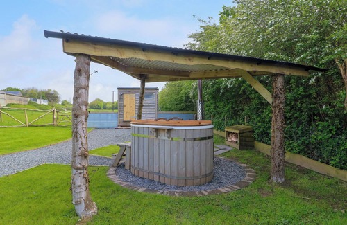 Brynrefail Cottage | LLETY LLANFAIR, romantic, character holiday cottage in Y Felinheli