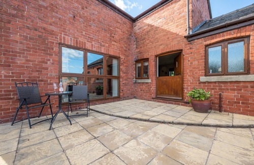 Overton-on-dee House | Llety'r Dderwen - Two Bedroom House, Sleeps 4