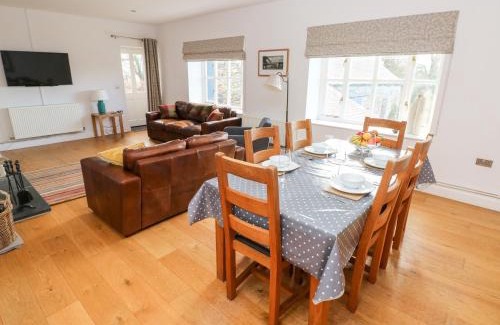 Llanfallteg House | Llety'r Llwynog