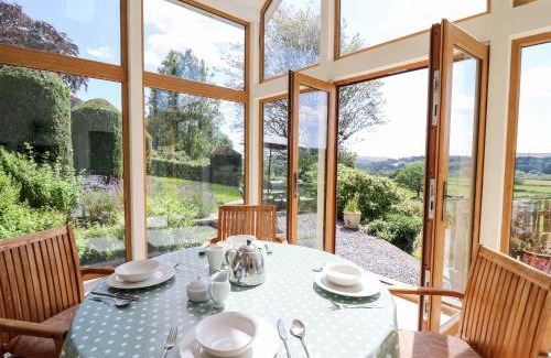 Llanwrda House | Llety'r Wennol