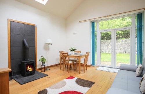 Menai Bridge House | Lleyn Cottage The Hive