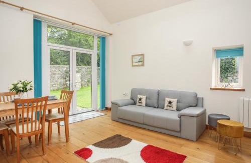 Menai Bridge House | Lleyn Cottage The Hive