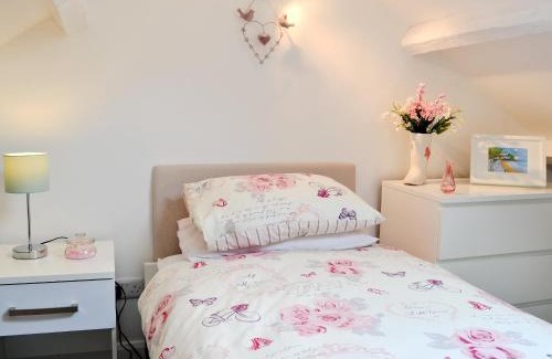 Dinas House | Llifon