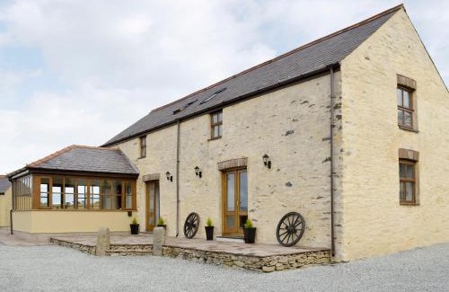 Holyhead House | Llofft Storws