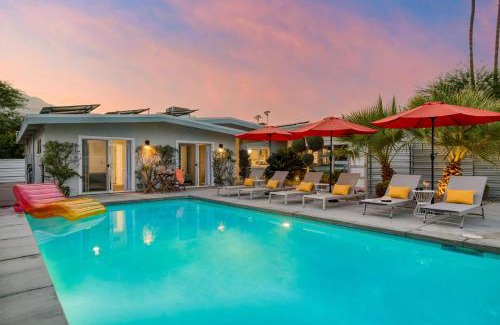 Palm Springs House | Lloyd by AvantStay Palm Spring Paradise w Pool Large Yard Table Tennis Permit3779