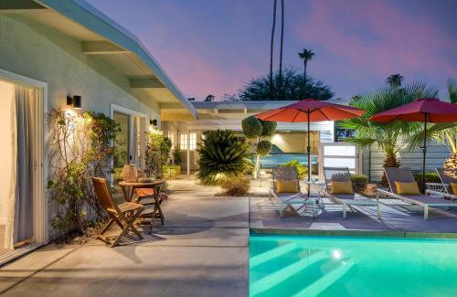 Palm Springs House | Lloyd by AvantStay Palm Spring Paradise w Pool Large Yard Table Tennis Permit3779