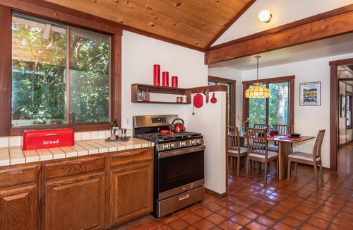 Inverness House | Lloyd's Lookout - spacious 3 bed retreat with stunning bay views