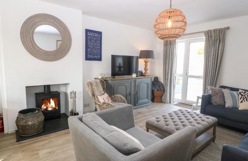 Edern House | Llwyn Onn