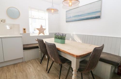 Edern House | Llwyn Onn
