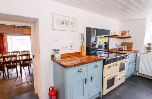 Llandysul Cottage | LLWYNCADFOR FARM, pet friendly, with open fire in Newcastle Emlyn