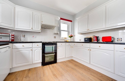 Llangadog House | Llwyncelyn - Three Bedroom House, Sleeps 6