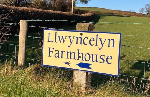 Llangadog House | Llwyncelyn - Three Bedroom House, Sleeps 6