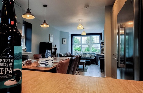 Edern Cottage | Llwynfor is the ideal base for your Llyn Peninsula holiday at any time of year.