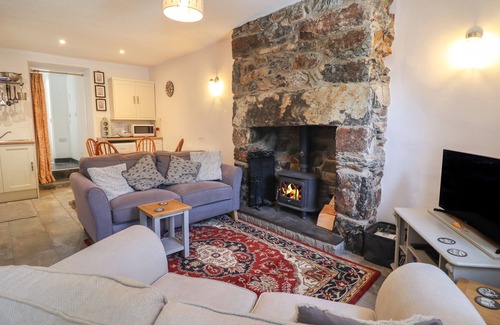 Beddgelert House | LLYGODEN COTTAGE, pet friendly, with open fire in Beddgelert