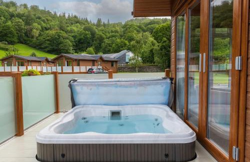 Gwynedd- Snowdonia House | Llyn Dinas Lodge
