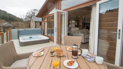Gwynedd- Snowdonia House | Llyn Padarn Lodge