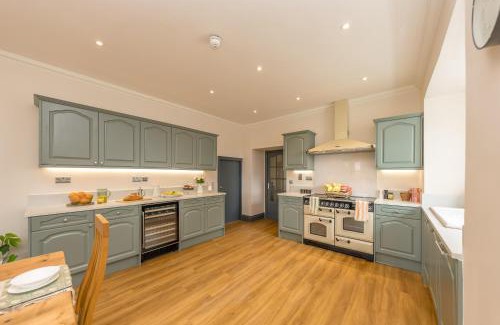 Ty Croes House | Llywelyn-Fawr