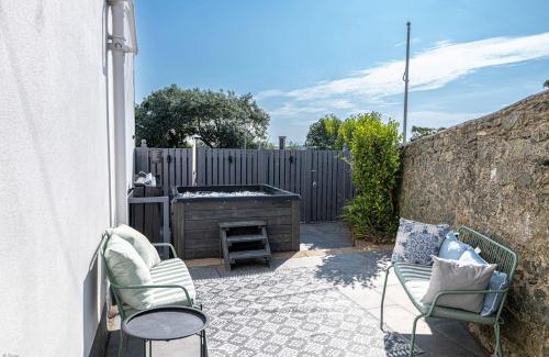 Ty Croes House | Llywelyn-Fawr