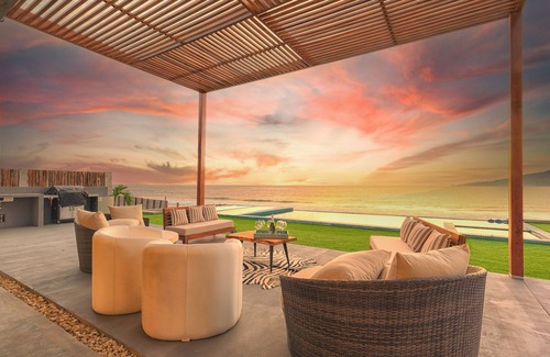 Punta Sal House | LN10 Resort Style all inclusive queen bed suite frente al Mar