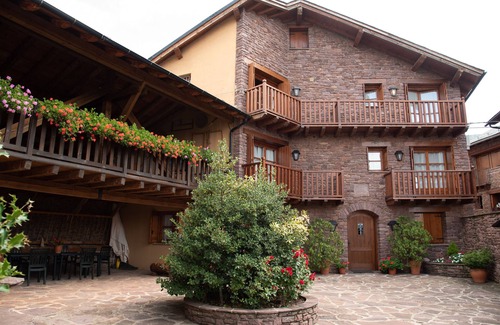 Llagunes Apartment | Lo Pallé de Cal Bosch ground floor, adapted reduced mobility wifi jardin barbac