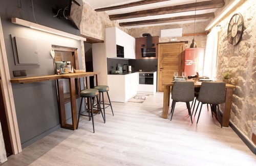 Arnes Apartment | Lo Raconet dárnes, a rural apartment in the historical center of Arnes.