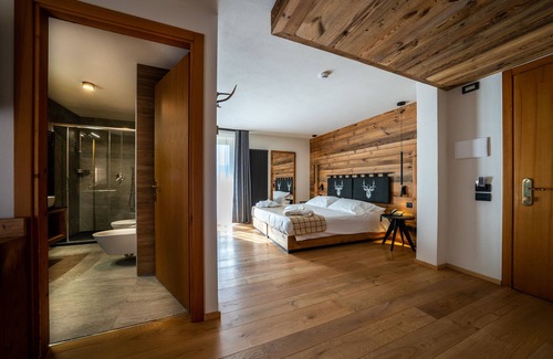 Tache Hotel | Lo Scoiattolo Hotel