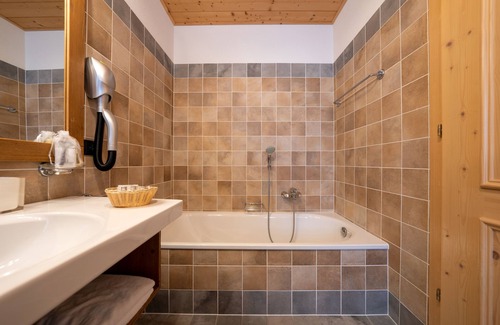 Tache Hotel | Lo Scoiattolo Hotel