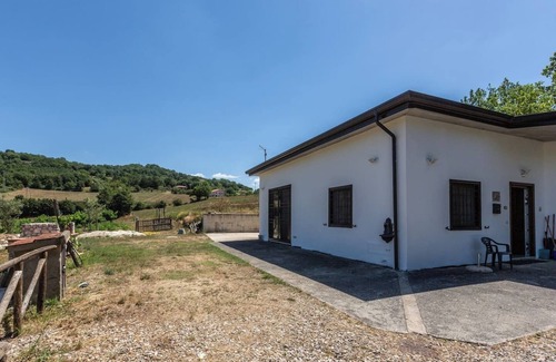 Lioni House | Lo specchio di Alice