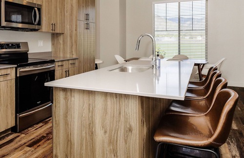 North Logan House | Loaded Logan Loft near USU & EVERYTHING Else - Sleeps 8 in beds