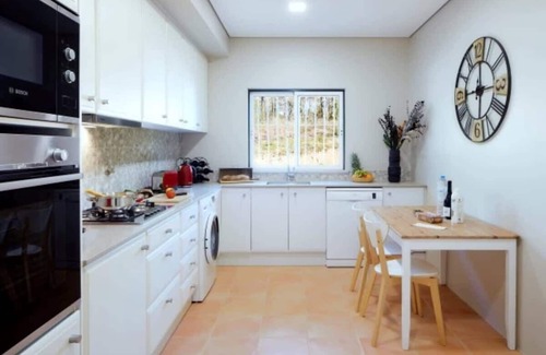Vale do Garrao Villa | Lobo Palm Village - Fantastic 3 bedroom house with shared pools