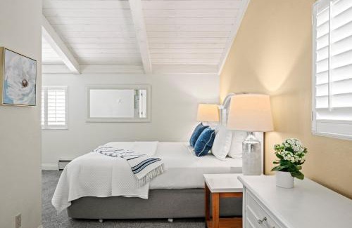 Golden Rectangle Hotel | Lobos Lodge