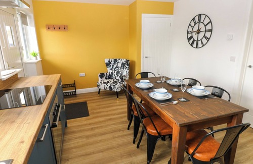 Kilgetty Cottage | LOBSTER COTTAGE, pet friendly, with a garden in Kilgetty