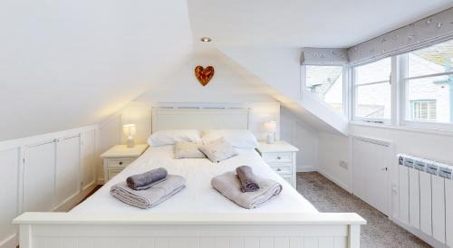 Port Isaac House | Lobster Cove, 50 metres from the beach, harbour, pub & coastal walks