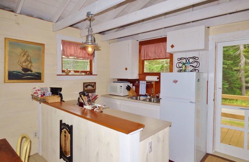 East Boothbay Cottage | LobsterCliff by Chill Vacation Rentals!