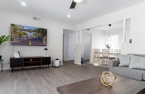 Lake Murray House | Local Gem! Brand New Furniture, Fun Backyard Games, and Central AC!
