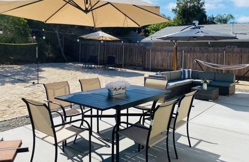 Lake Murray House | Local Gem! Brand New Furniture, Fun Backyard Games, and Central AC!