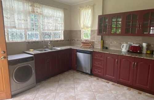 Roseau House | Local Home 5minutes from Roseau, Dominica