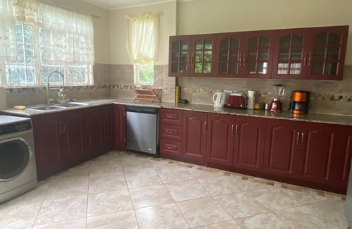 Roseau House | Local Home 5minutes from Roseau, Dominica