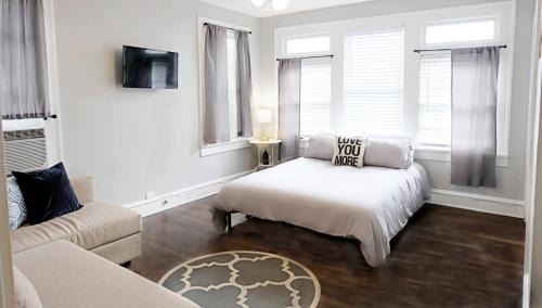 Lower Greenville Apartment | Local Hotspot SHELTER IN PLACE HERE!