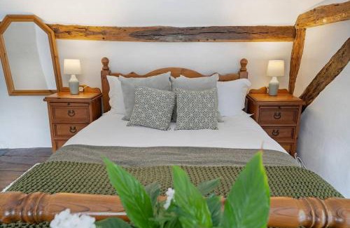 Doddington House | Local Walks Pub Gardens Pet Friendly Landscaped Gardens and Free Private Parking