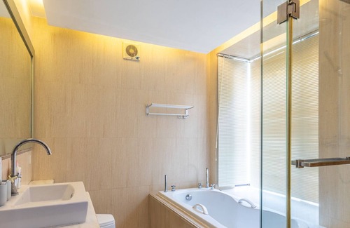 Xiangzhou District Apartment | Locals Boutique Apartment Huafa Plaza 36