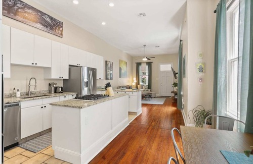 New Orleans Apartment | Locals Favorite |Mid City 1BR| Cafe+Streetcar Line