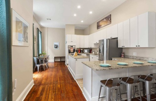 New Orleans Apartment | Locals Favorite |Mid City 1BR| Cafe+Streetcar Line