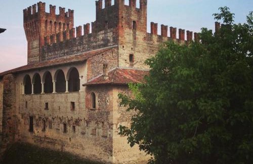 Cavernago House | Locanda Dei Nobili Viaggiatori